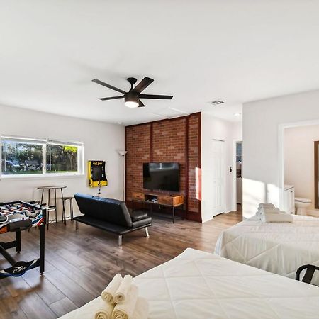 Plush Sheets, Games!, Huge Backyard, Massage Chair Tampa Exterior photo