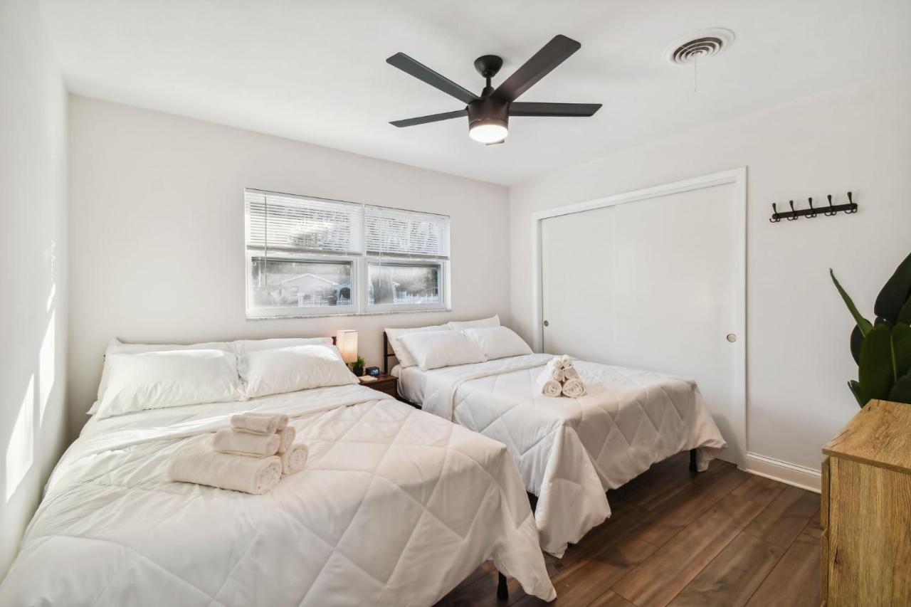 Plush Sheets, Games!, Huge Backyard, Massage Chair Tampa Exterior photo