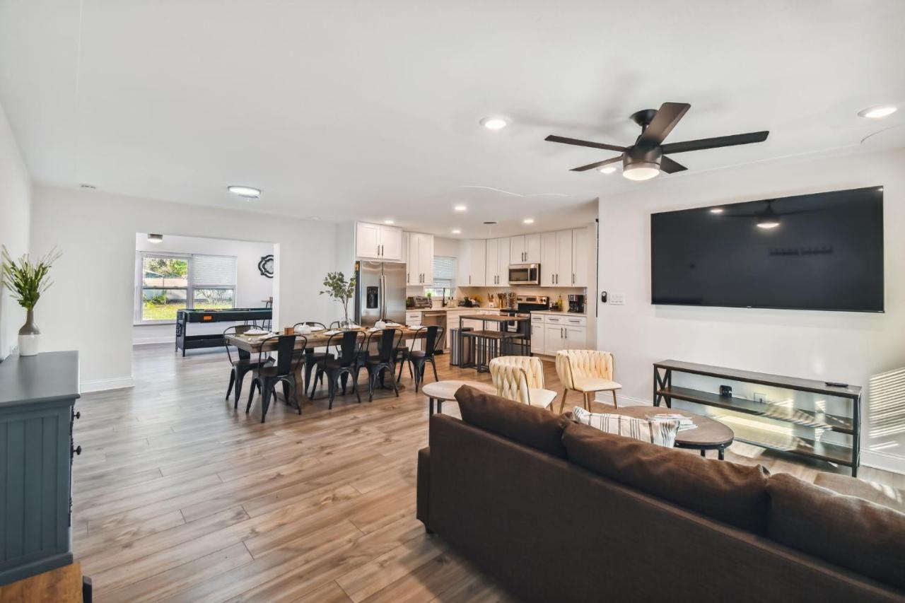 Plush Sheets, Games!, Huge Backyard, Massage Chair Tampa Exterior photo
