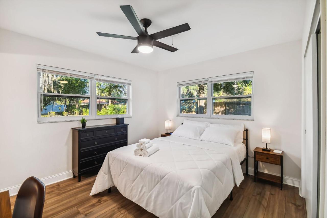 Plush Sheets, Games!, Huge Backyard, Massage Chair Tampa Exterior photo