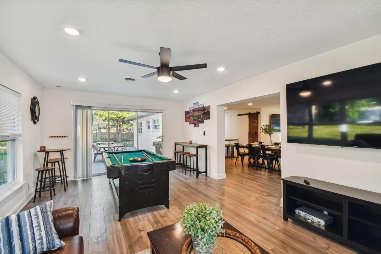 Plush Sheets, Games!, Huge Backyard, Massage Chair Tampa Exterior photo
